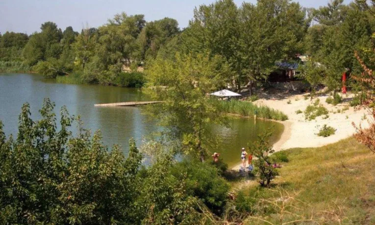 На пляжах Дніпра виявили небезпечні бактерії