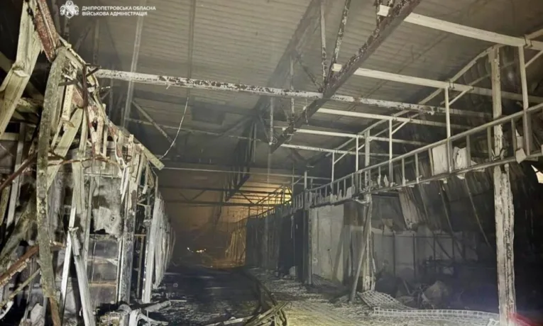Наслідки удару по ТРЦ у Кривому Розі: кадри з висоти