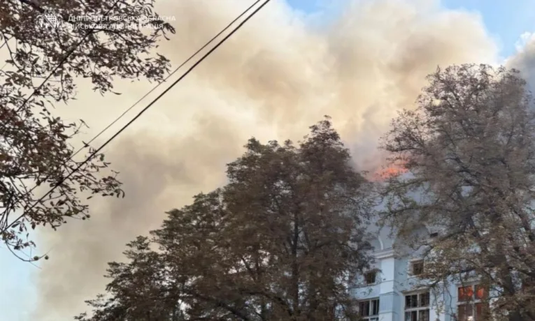 Наслідки ворожих атак на Дніпропетровщину: троє поранених