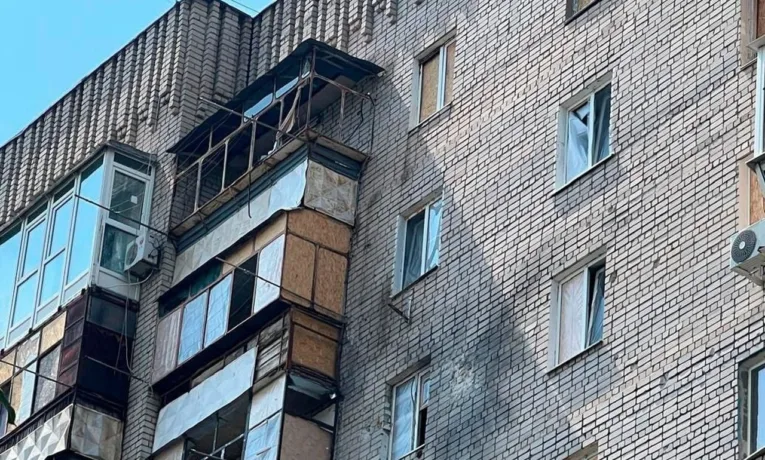 Наслідки ворожих обстрілів Дніпропетровщини: четверо поранених