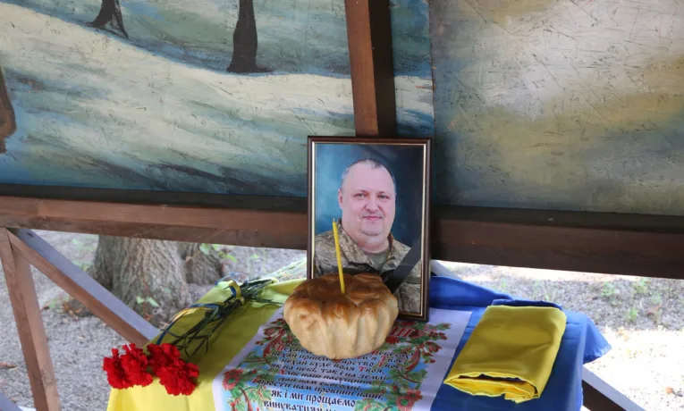 Нікополь попрощався із загиблим Героєм Вадимом Зеленовим
