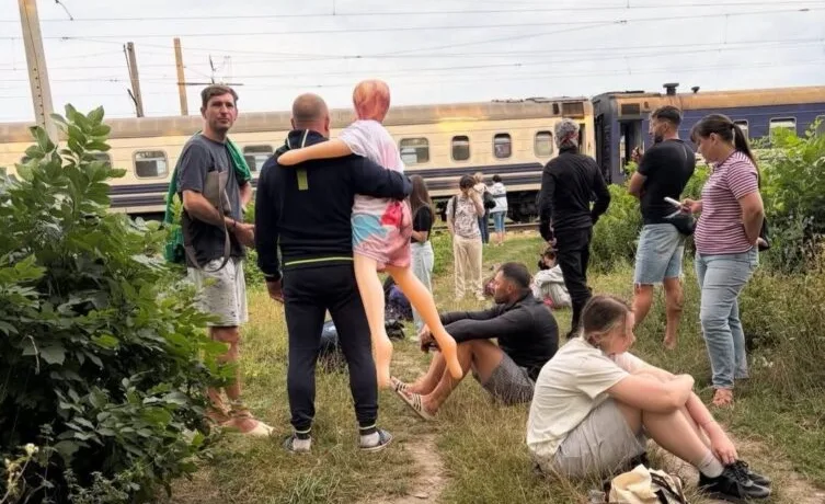 Пасажир потяга до Дніпра шокував мережу гумовою супутницею