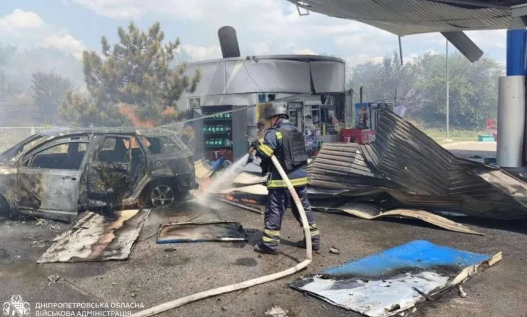 РФ атакувала АЗС на Дніпропетровщині: є загиблі