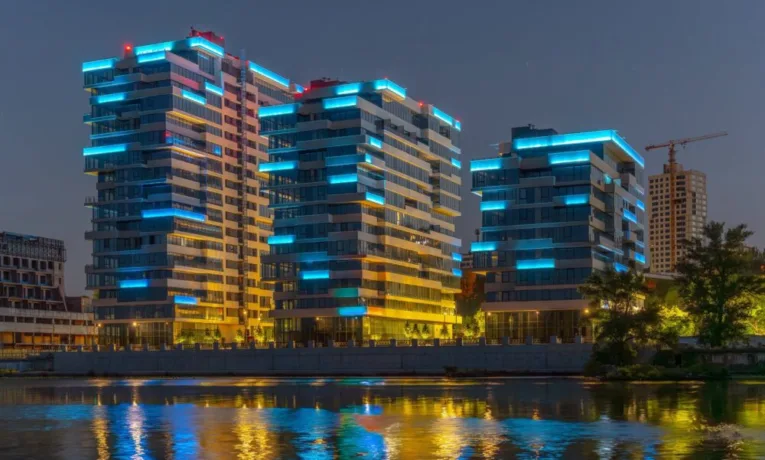 Світлова магія ЖК Port City: як підсвічують берег Дніпра