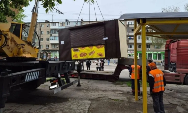 У Дніпрі демонтують 12 кіосків та літніх майданчиків