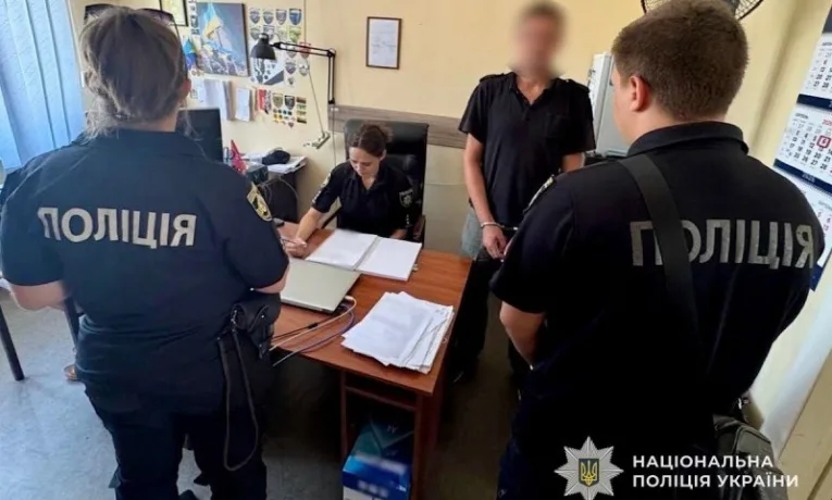 У Дніпрі грабіжник вирвав телефон у пенсіонерки