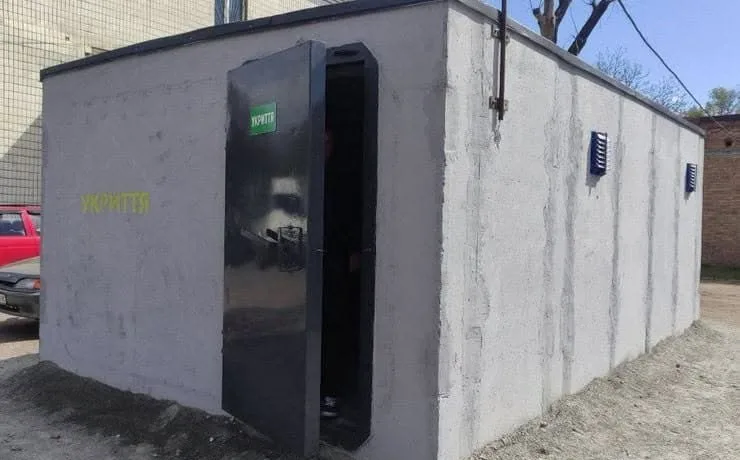 У Синельниковому встановили перші модульні укриття