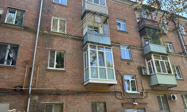 Відновлення будинків у Дніпрі після ворожих атак