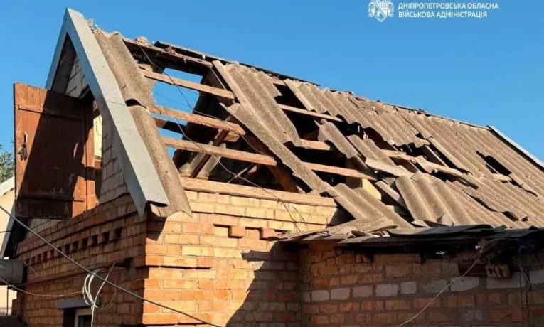 Ворожі атаки на Дніпропетровщину: є поранені та руйнування