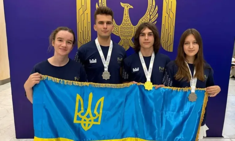 Випускниця з Дніпра здобула срібло на олімпіаді з IT