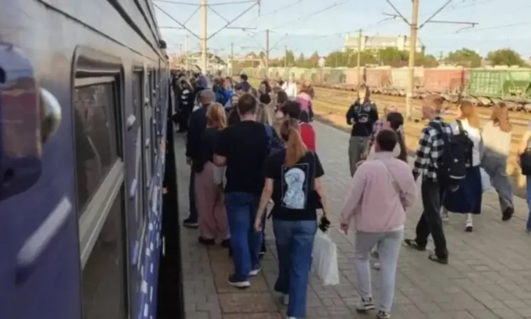 Затримка поїздів на Дніпропетровщині: актуальний список