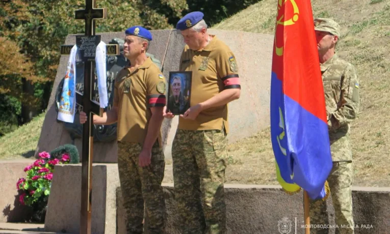 Жовті Води попрощалися з полеглим захисником Владленом Корніловим