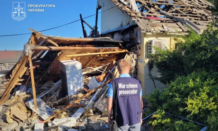 Атака БпЛА на Дніпро: троє поранених та руйнування