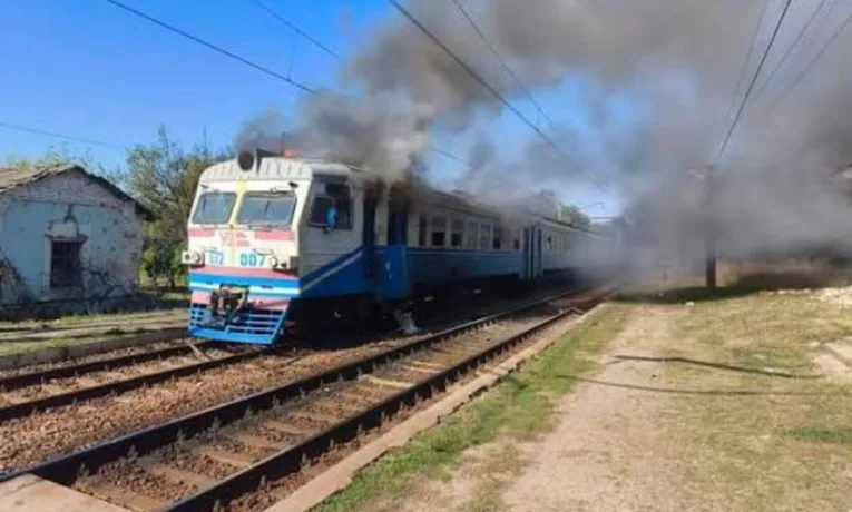 Атака БпЛА на станцію у П'ятихатках: пошкоджено електровоз