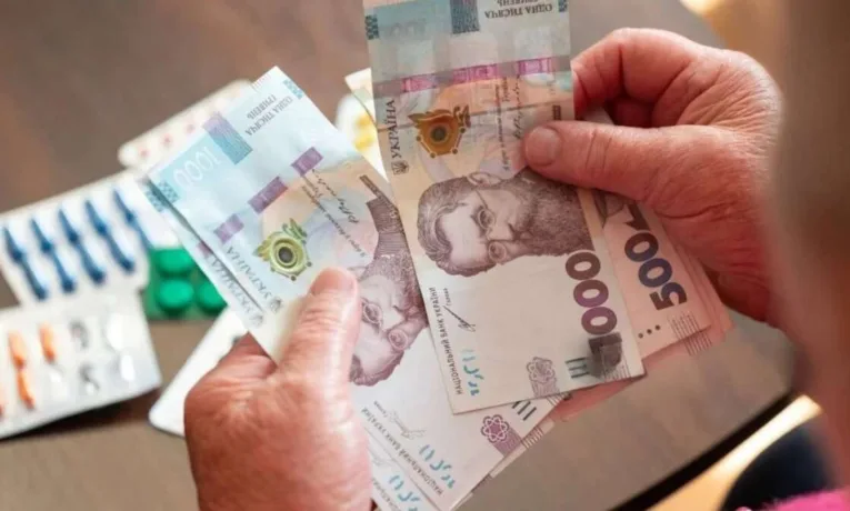 Чому пенсія зменшилася після перерахунку: пояснення ПФУ