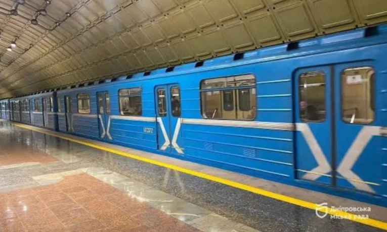 Чи зупинять метро у Дніпрі під час повітряної тривоги?