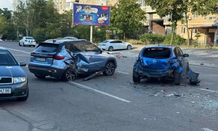 ДТП у Дніпрі: перекинуте авто, постраждалі діти