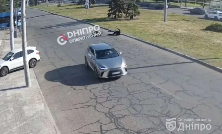 ДТП з мотоциклістом у Дніпрі на Набережній Перемоги