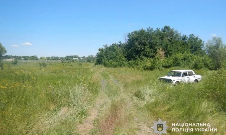 На Дніпропетровщині автокрадій викрав ВАЗ та застряг у лісі