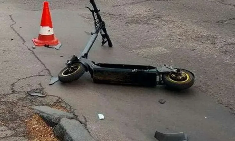 На Дніпропетровщині школярка травмувалася на електросамокаті