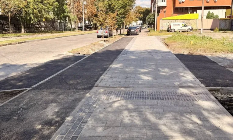 На Володимира Великого у Дніпрі оновили тротуари
