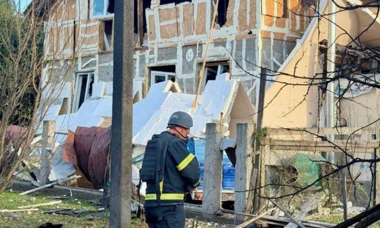 Наслідки ракетного удару по Дніпру: є поранені