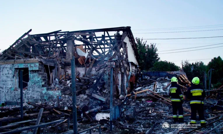 Наслідки ворожої атаки на Дніпро та область: є постраждалі