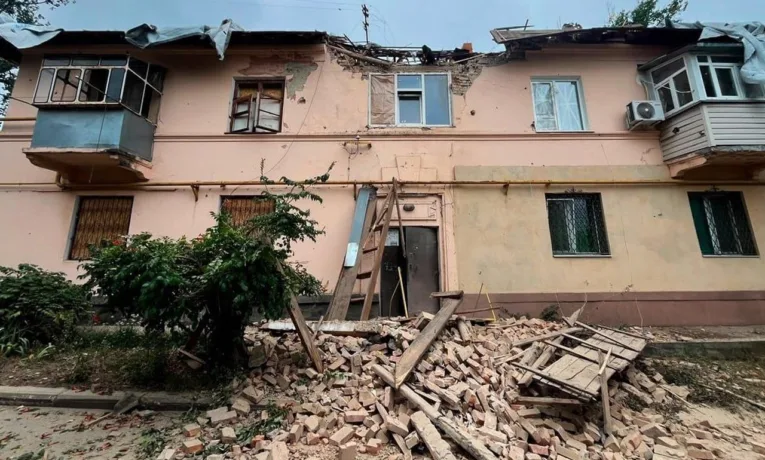 Наслідки ворожих атак на Дніпропетровщину: двоє поранених