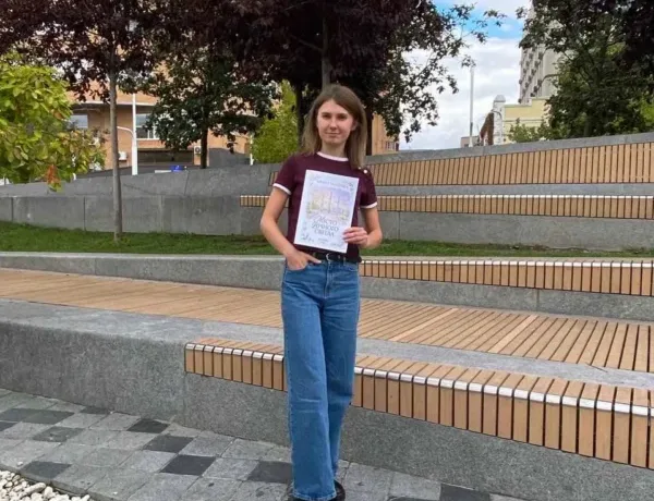 Поетеса з Дніпра презентувала книгу про рідне місто