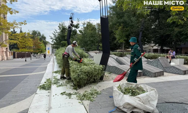 Прибирання проспекту Яворницького: як дбають про чистоту