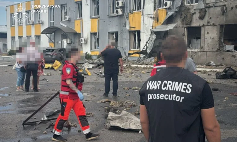 Ракетний удар по Дніпру: є загиблі та поранені