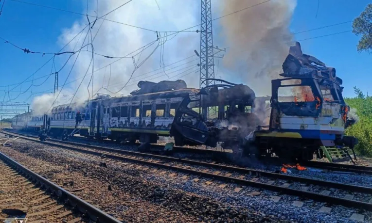 РФ атакувала потяг на Харківщині: семеро постраждалих