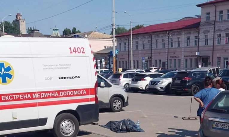 Трагедія біля ринку «Озерка»: у Дніпрі загинула людина