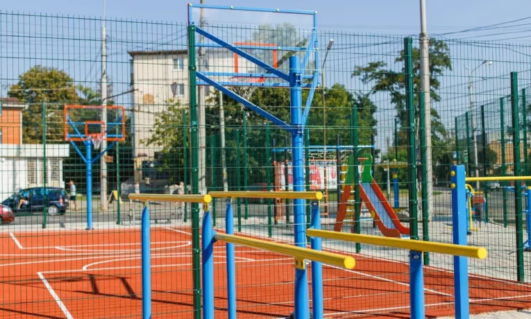 У Дніпрі оновлять 20 дитячих та спортивних майданчиків