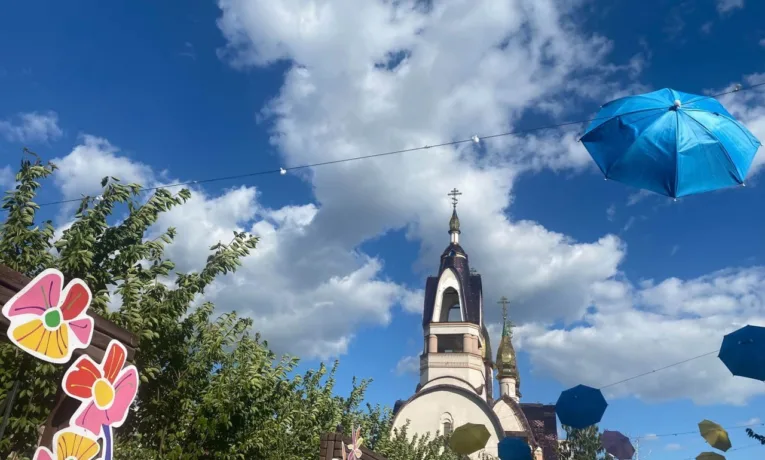 У Дніпрі вандали знищили нову парасолькову алею