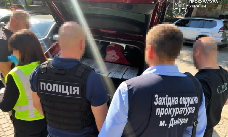 У Дніпрі викрили схему незаконного виїзду за кордон