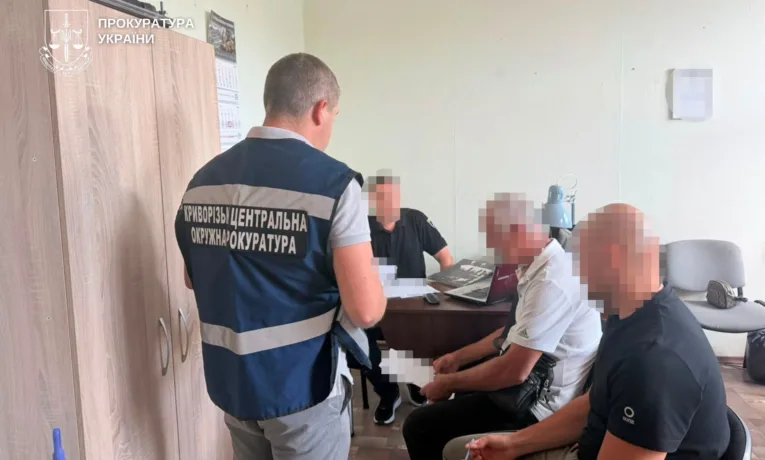 У Кривому Розі судять чоловіка за продаж авто для ЗСУ