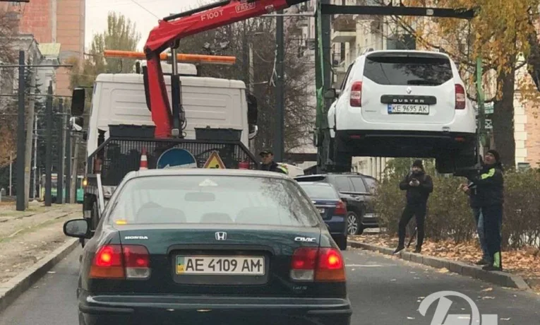 У застосунку «єДніпро» можна відстежити евакуацію авто
