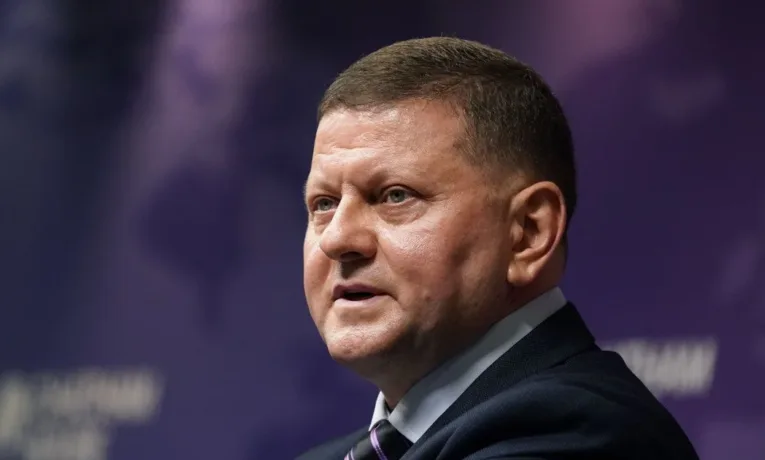 Валерій Залужний іронічно висміяв критиків своєї англійської