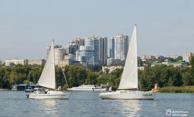 Вітрильна регата у Дніпрі: як пройшли святкові перегони