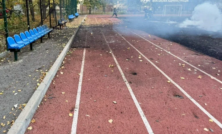 Атака на Дніпро: пошкоджено стадіон ліцею