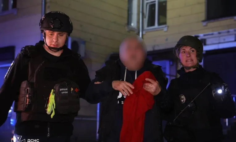 Наслідки атаки на Дніпро: деталі від ДСНС