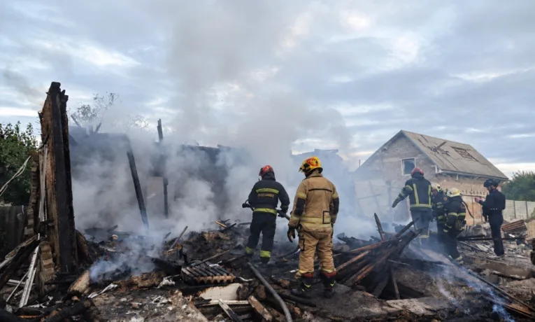Наслідки атаки на Дніпро: під завалами знайшли загиблого