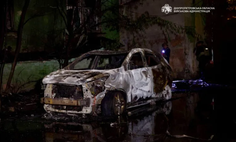 Наслідки ворожих атак на Дніпро: четверо постраждалих