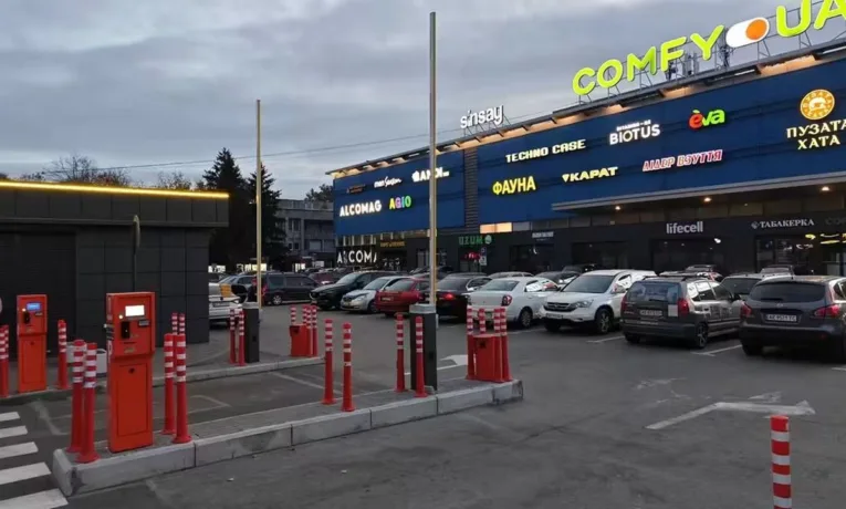 Парковка біля ТЦ Дніпра: нові правила оплати