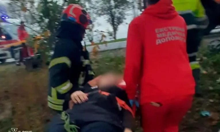 Смертельна ДТП у Дніпрі: авто влетіло у дерево