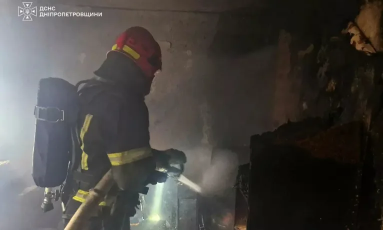Трагічна пожежа у Дніпрі: загинув чоловік