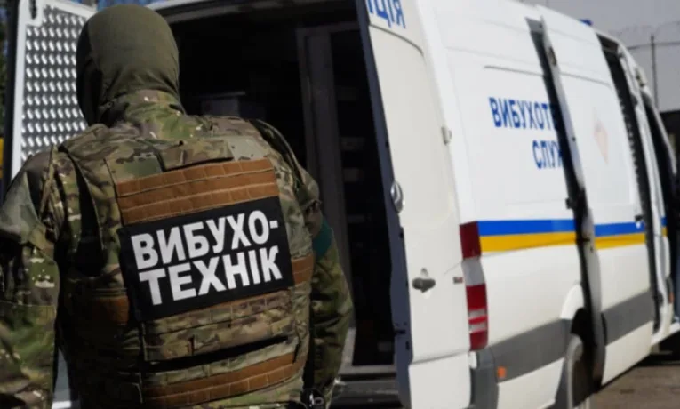 У Дніпрі перевірили гімназії через повідомлення про мінування