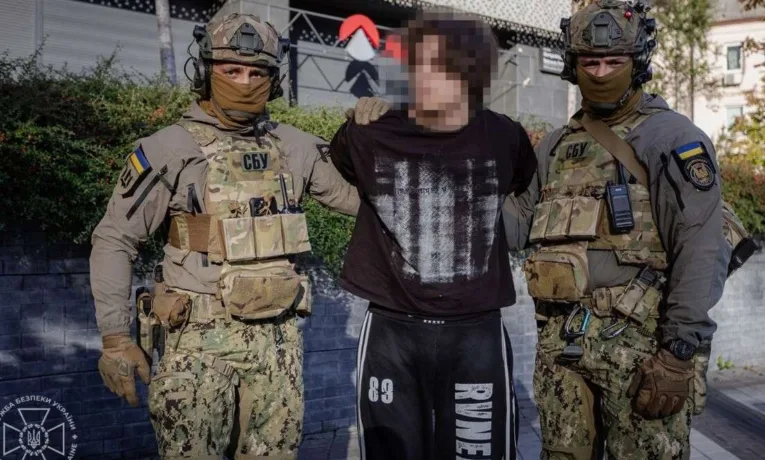 У Києві затримали 18-річного агента рф, що наводив ракети на Дніпро