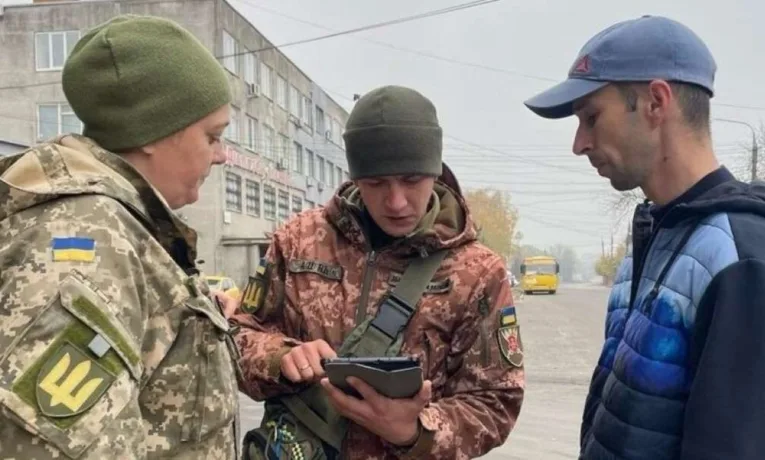 Зйомка ТЦК у Дніпрі: чи загрожує за це кримінальна відповідальність